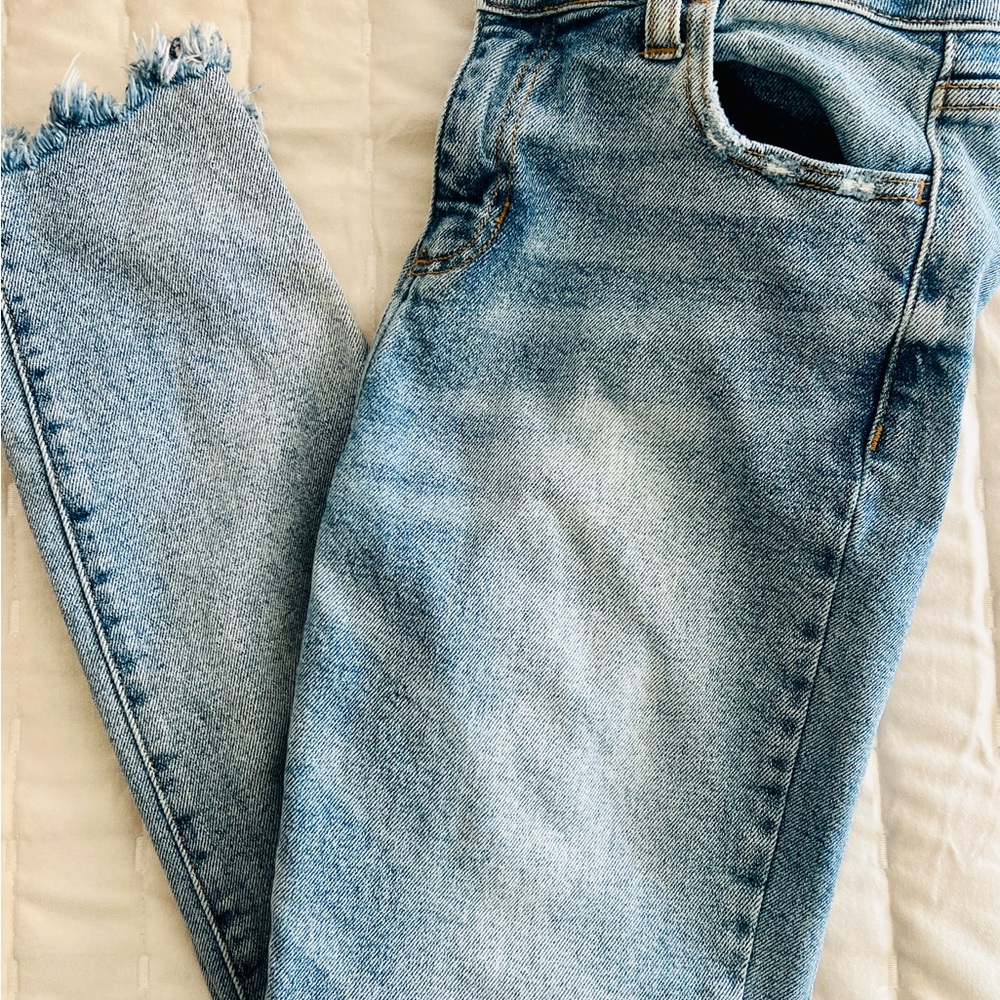 Cello Women's Distressed Light Blue Cropped Jeans